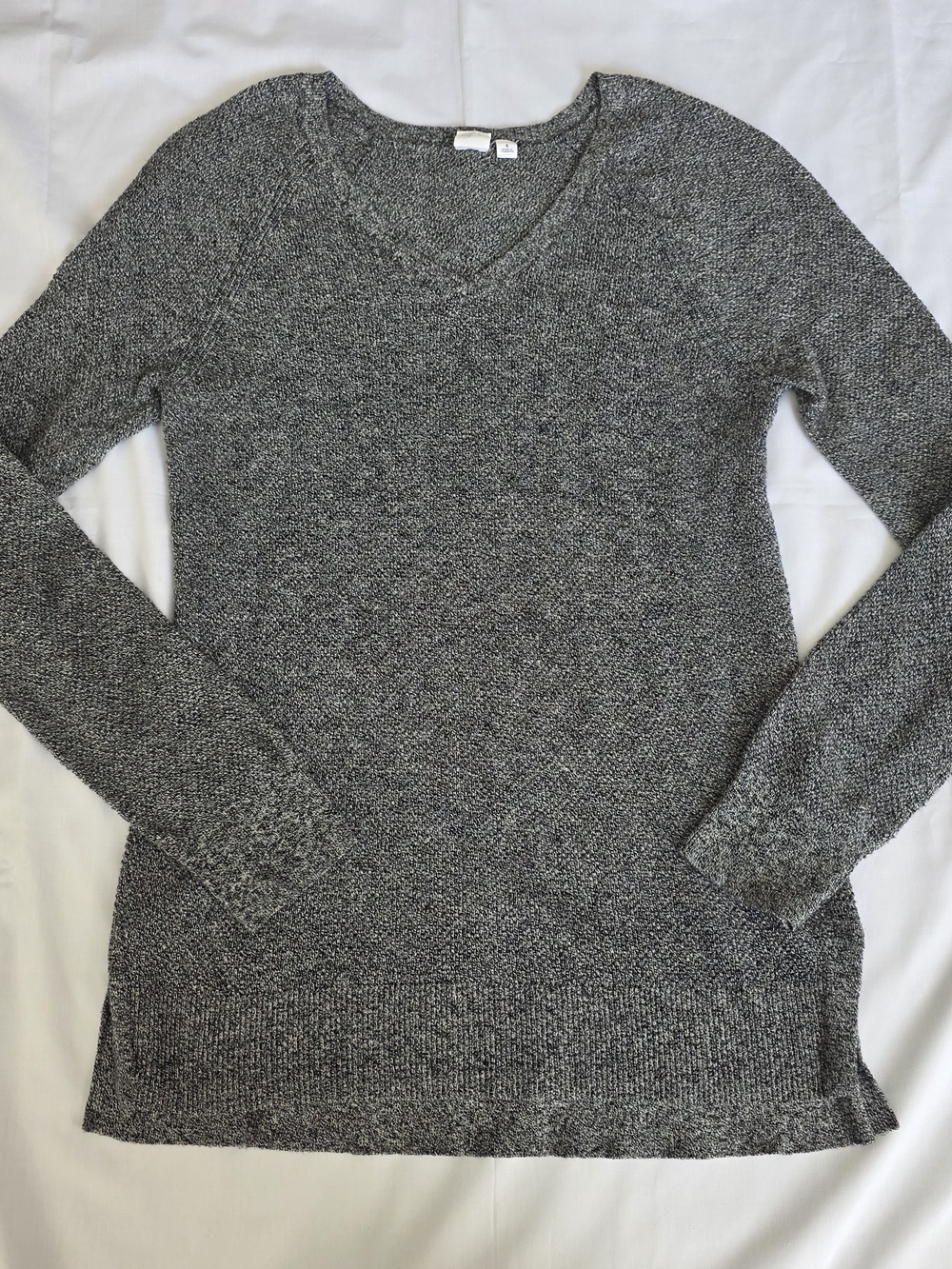 Gap Charcoal Gray Marled Knit V-Neck Sweater - Size S Raglan Long Sleeves Layer